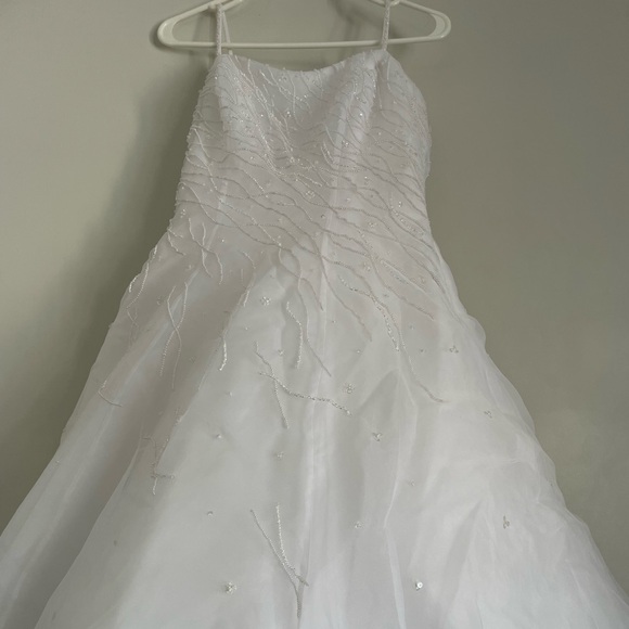 Sale‼️ White beaded wedding dress with veil and  tiara - Picture 3 of 14
